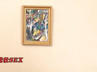 Хулиган в маске кончил в волосатую киску милой азиатской девушке