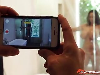 Nass Sex in der Dusche in der vollbusige Nachbarin und junge Perverse