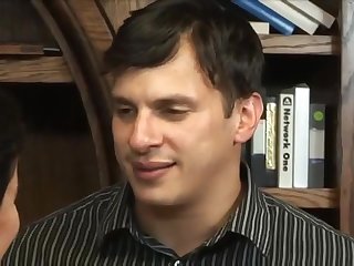 Молодой работник не смог отказать своей пожилой начальнице